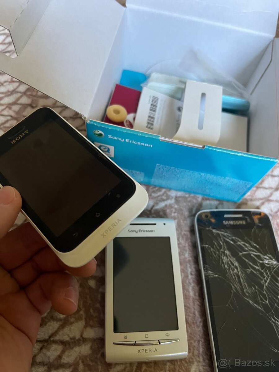 Smartfón Sony Ericsson Xperia + kryty a mobily - 3