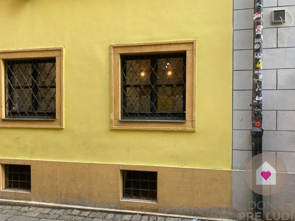 Obchodný priestor v srdci historického centra 31 m2 – BA I.- - 3