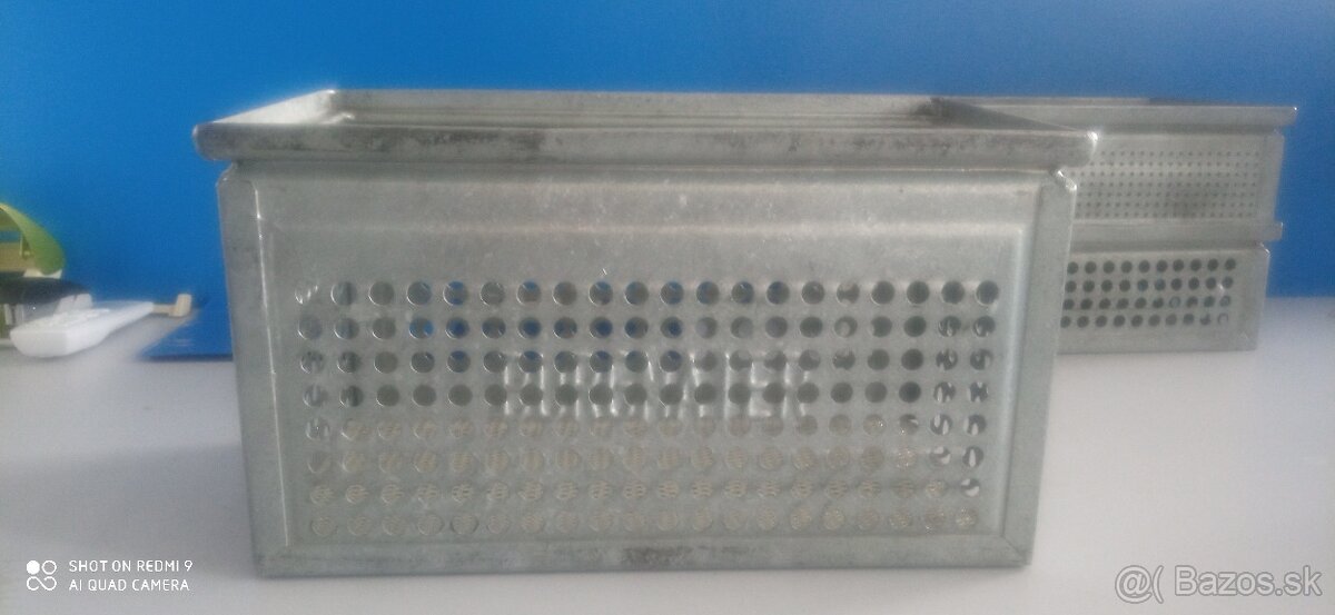 Kovový stohovací box perforovaný - 3