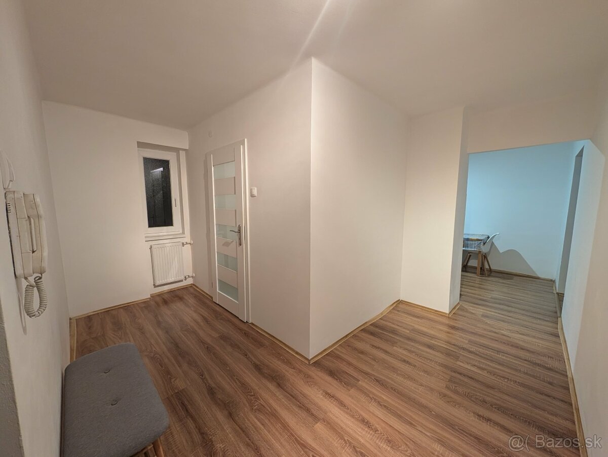 Na predaj kompletne prerobený 2-izbový tehlový byt v Komárne - 3