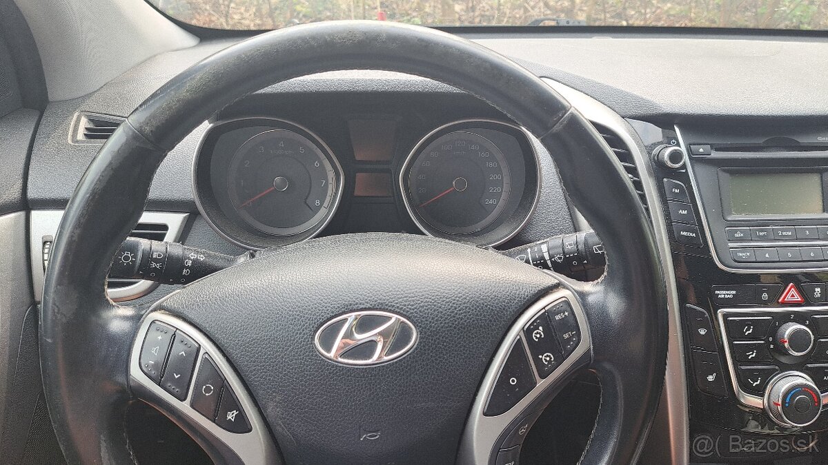 Hyundai i30 - havarované - 3