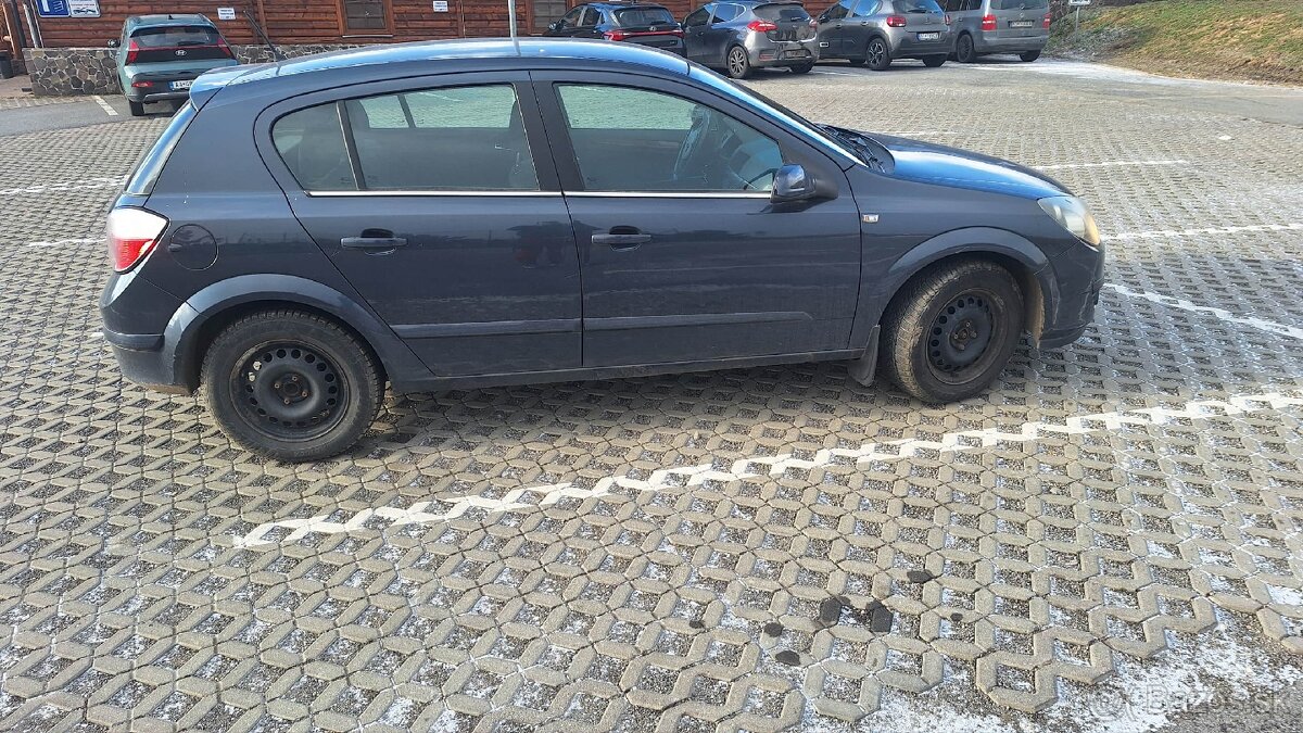 Opel Astra 2007 Benzín - 3