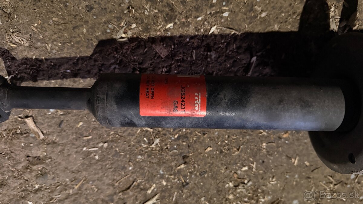 Audi A4 B7 S-line struny a tlmiče - 3