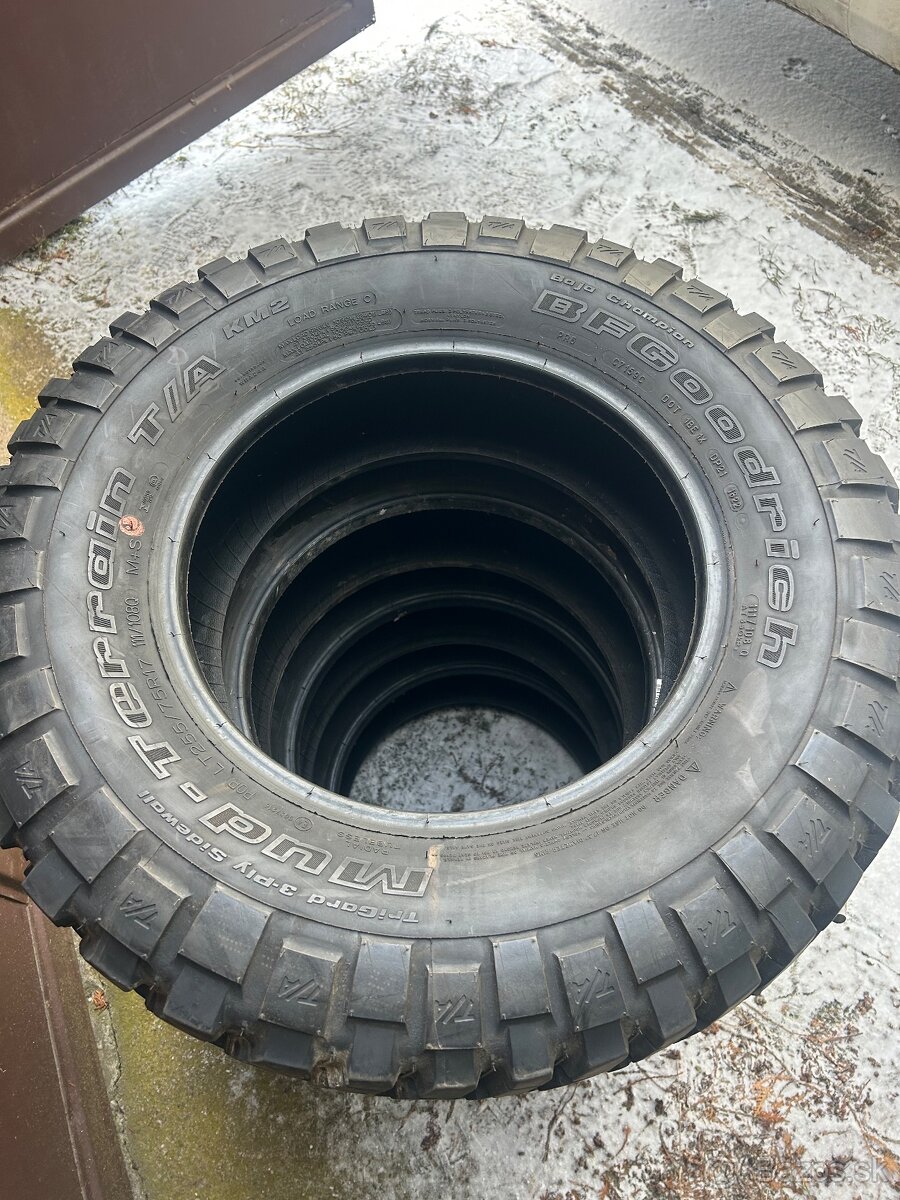 Bf Goodrich Mud terrain 255/75 r17 - 3