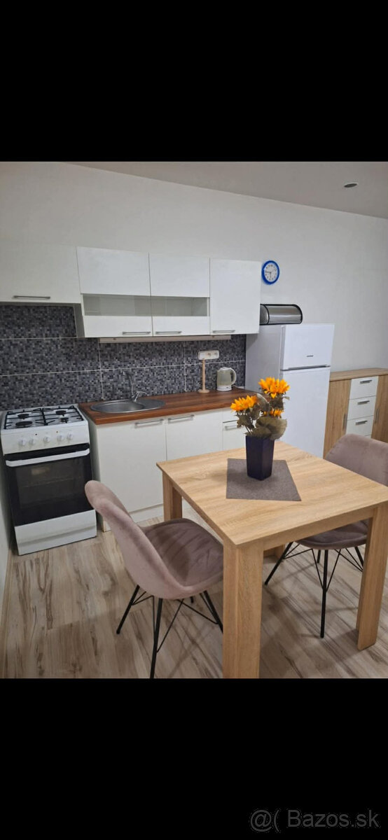 SEREĎ, centrum - 1izbový prenájom v centre - 3