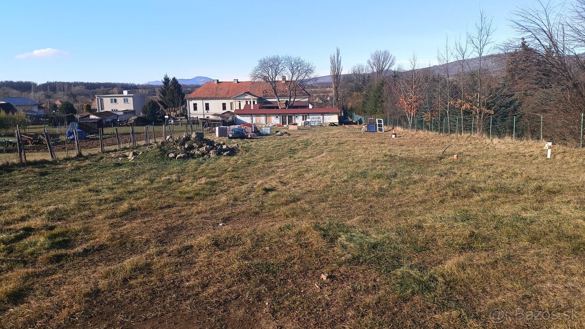 Na predaj posledný stavebný pozemok v obci Sľažany - 3