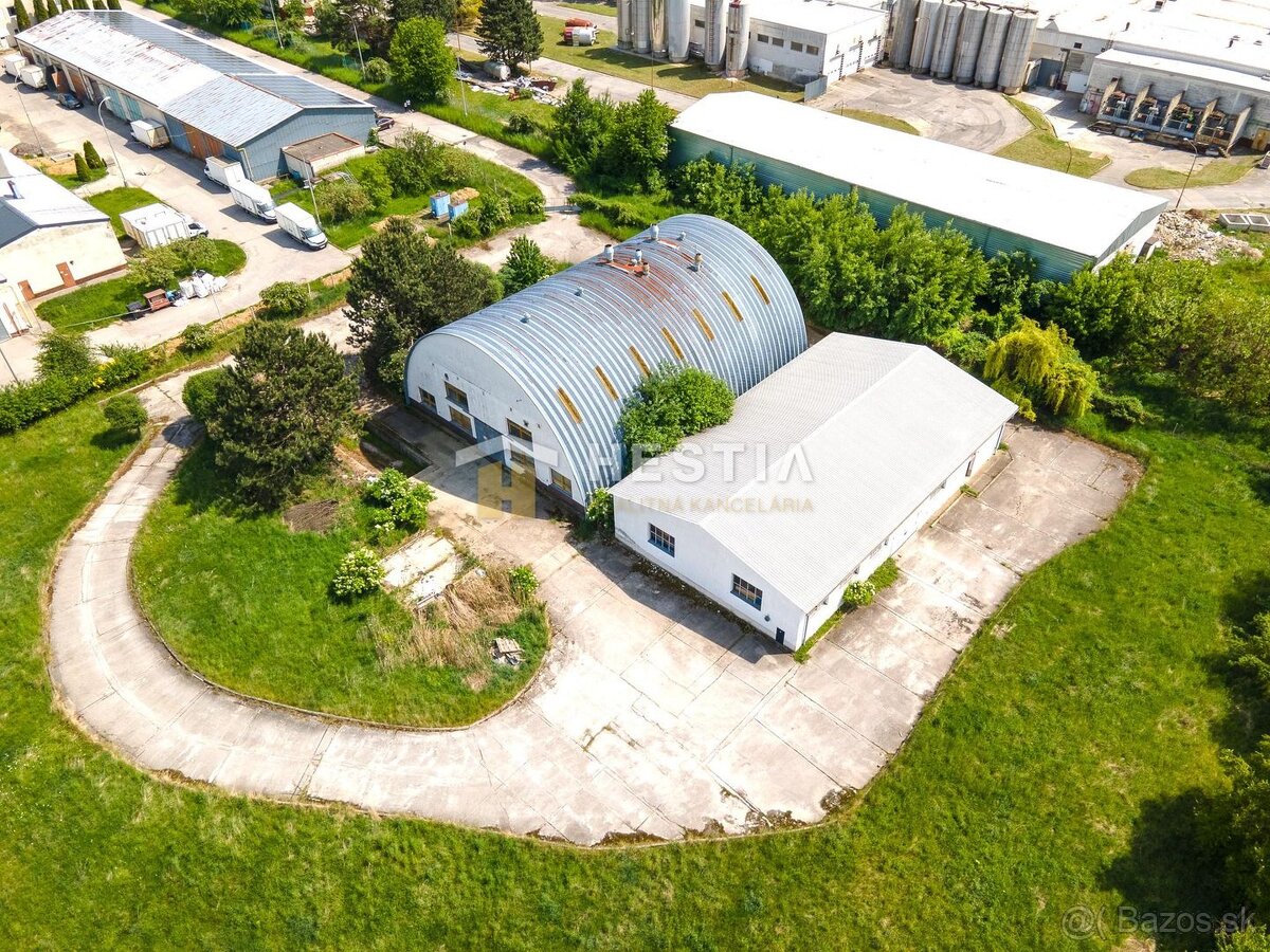Skladový areál s pozemkom 10 000 m2 v priemyselnej zóne - 3