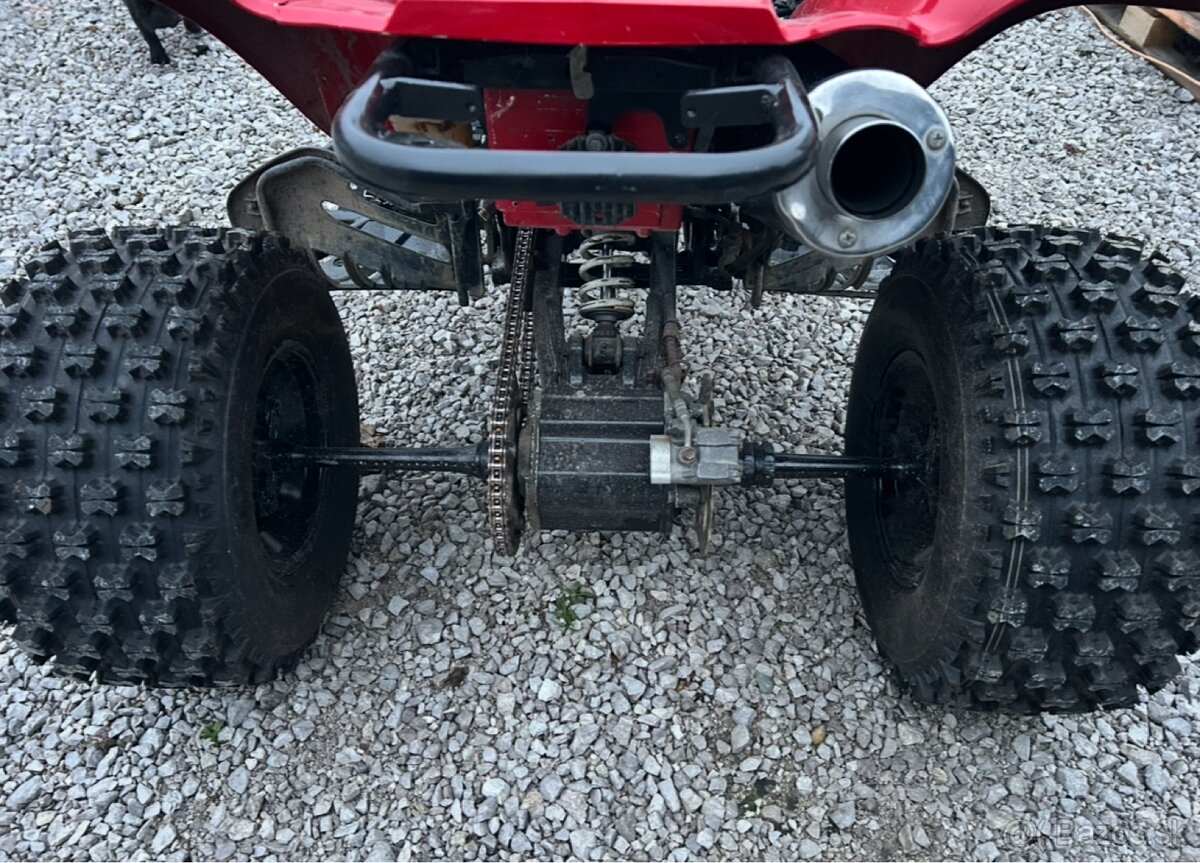Štvorkolka Yamaha raptor 660 - 3