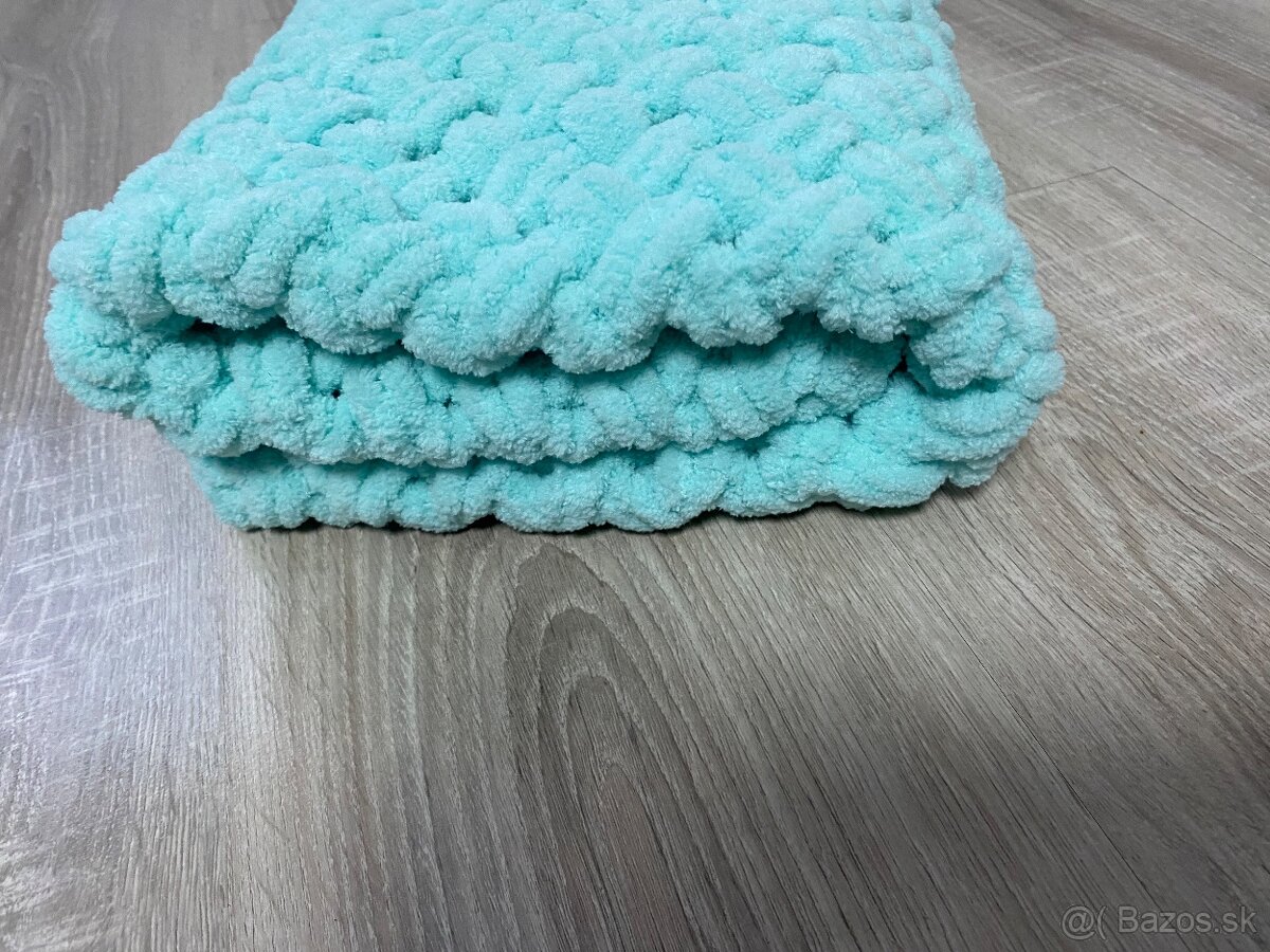 Háčkovaná svetlozelená deka z jemnej eco vlny - 3