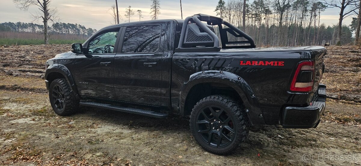 DODGE RAM 1500 LARAMIE 5.7 V8 HEMI MONSTER FULL LED