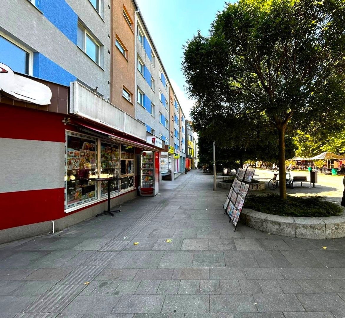 Prenájom slnečný 2-izbový TEHLOVÝ byt s loggiou, nezariadený - 3