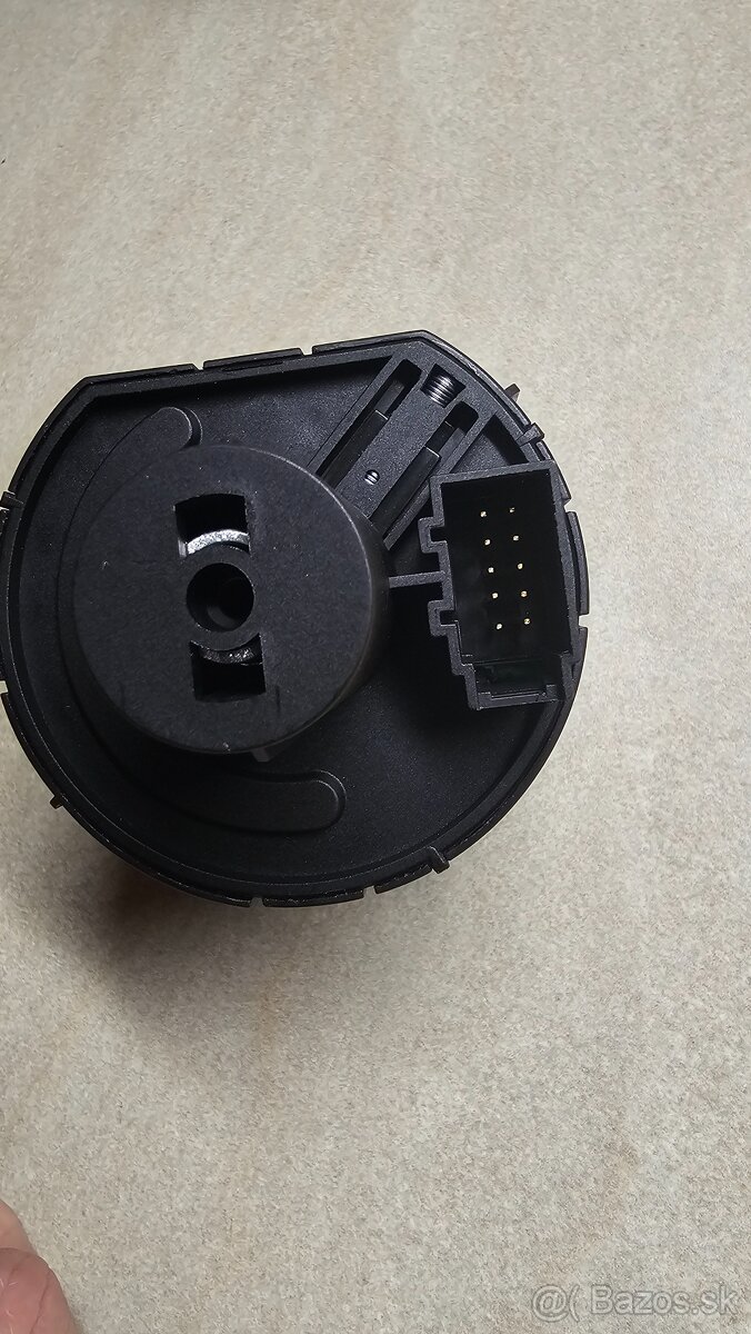 Spínač svetiel s funkciou AUTO - 3