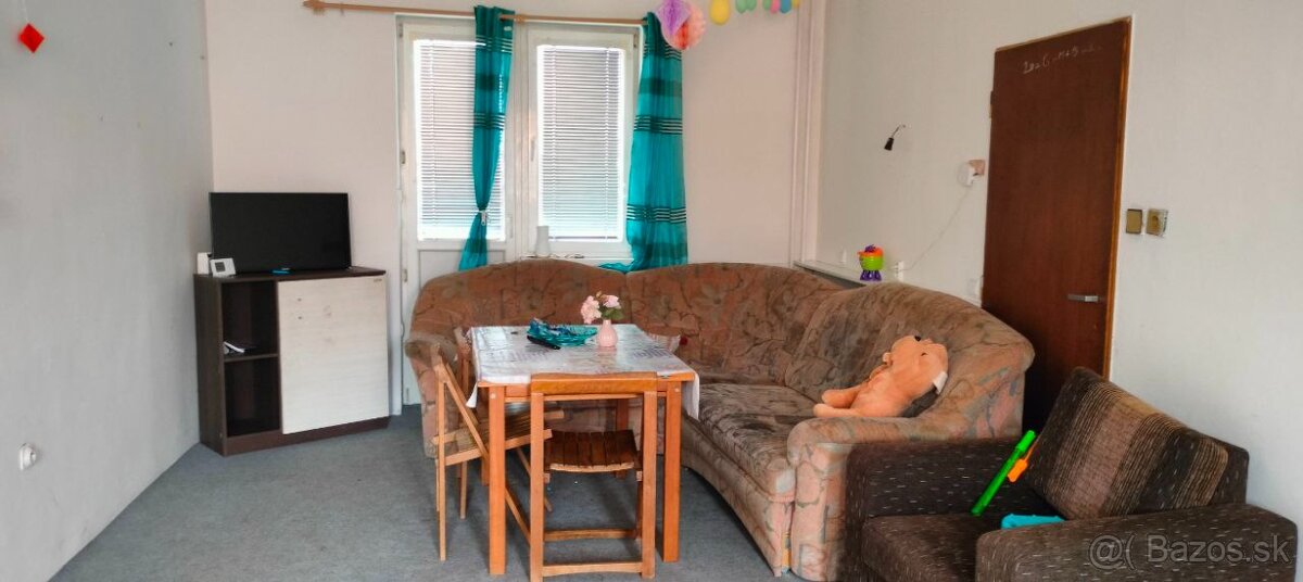 ČERVENÍK Na Predaj 2-podlažný RD s možnosťou autoservisu - 3