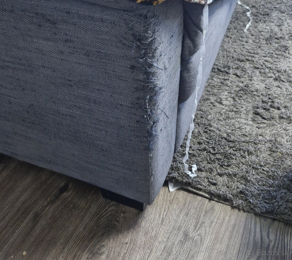 Starší šedomodrý pohodlný gauč - 3