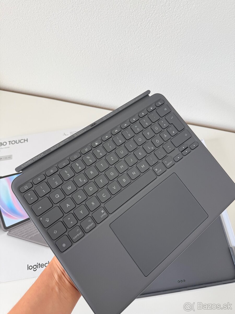 Logitech Combo Touch pre iPad Air 13” M2/M3 - 3
