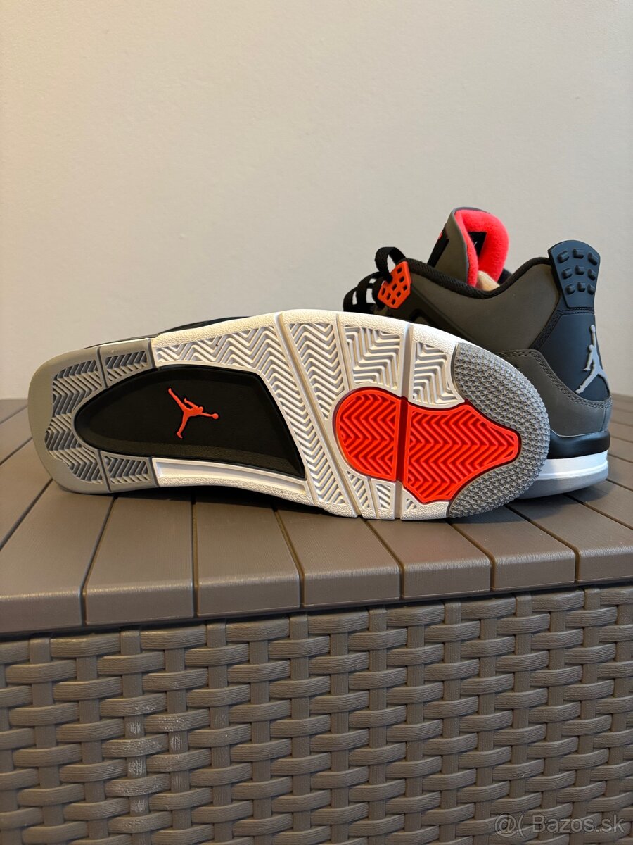Air Jordan 4 Retro - 3
