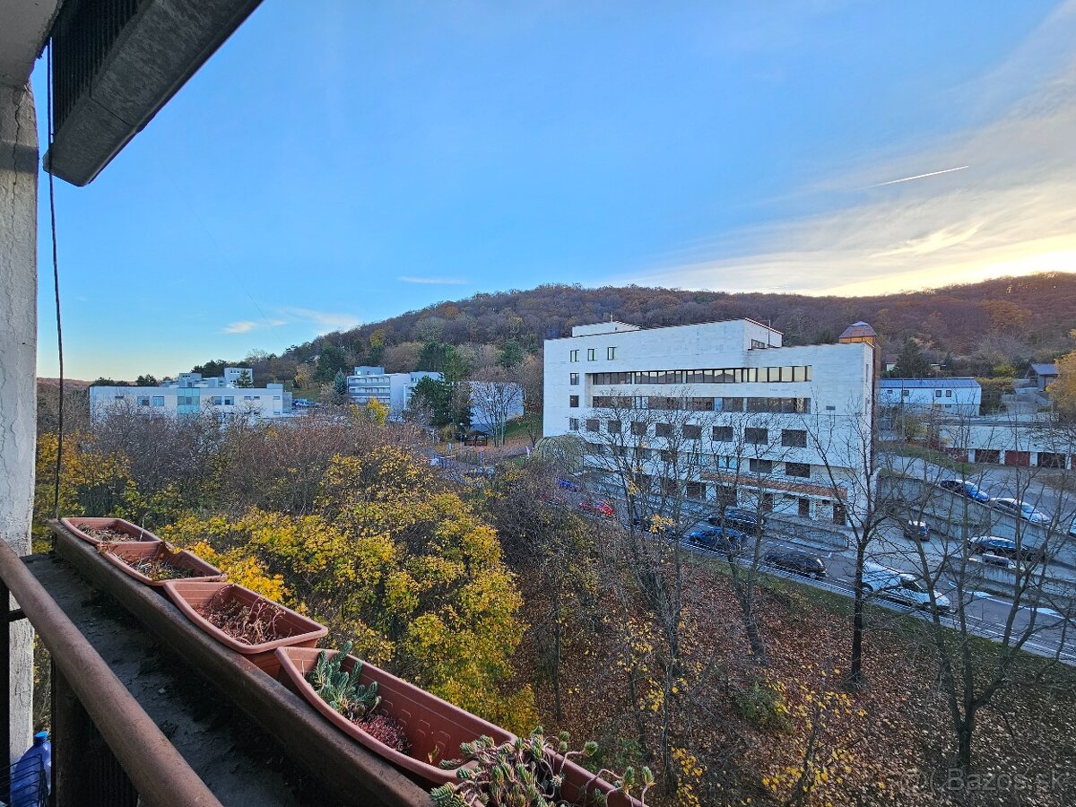 Na predaj 4 izbový byt, Dúbravka - Hanulova ulica - 3