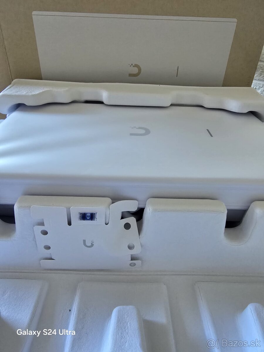 Predám Ubiquiti UniFi U6 Mesh Pro - 3