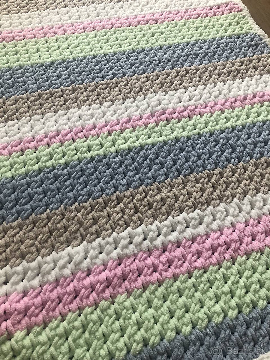 Výpredaj - puffy deka pastelové pásiky - 3