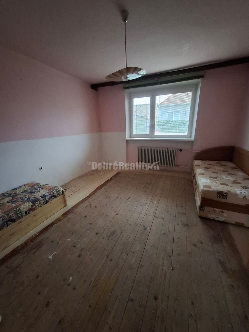 Dobre reality ponúkajú na predaj 4izb RD v Banove - 3