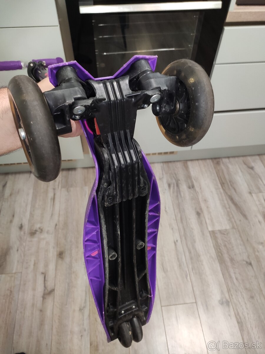 Detská kolobežka so svetielkujúcimi kolieskami - 3