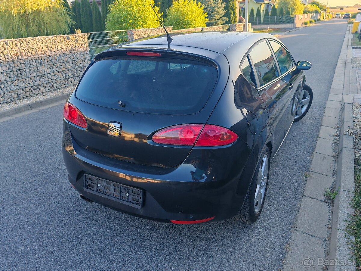 Seat Leon 2,0 TFSI bwa xenon,navi - 3