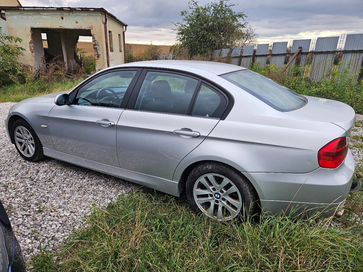 Rozpredám BMW e90 318i 95kw - 3