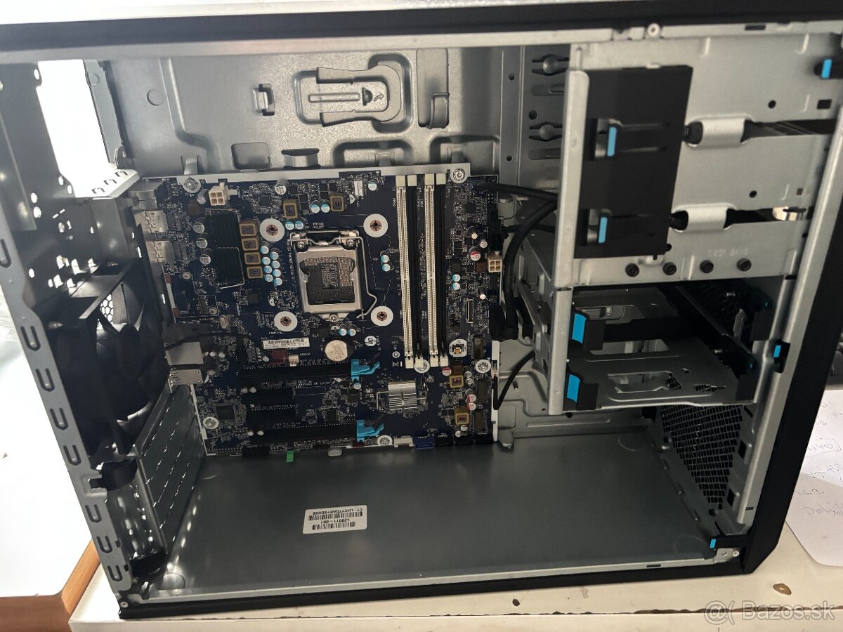 Predám skriňu s počítača HP Z2 G4 - 3