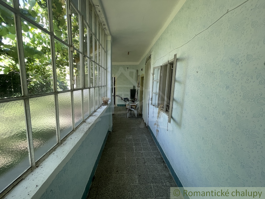 Priestranný pozemok so starším rodinným domom v obci Tvrd - 3