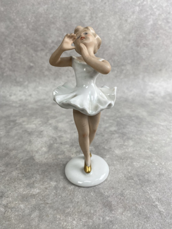 Malá porcelánová baletka - 3