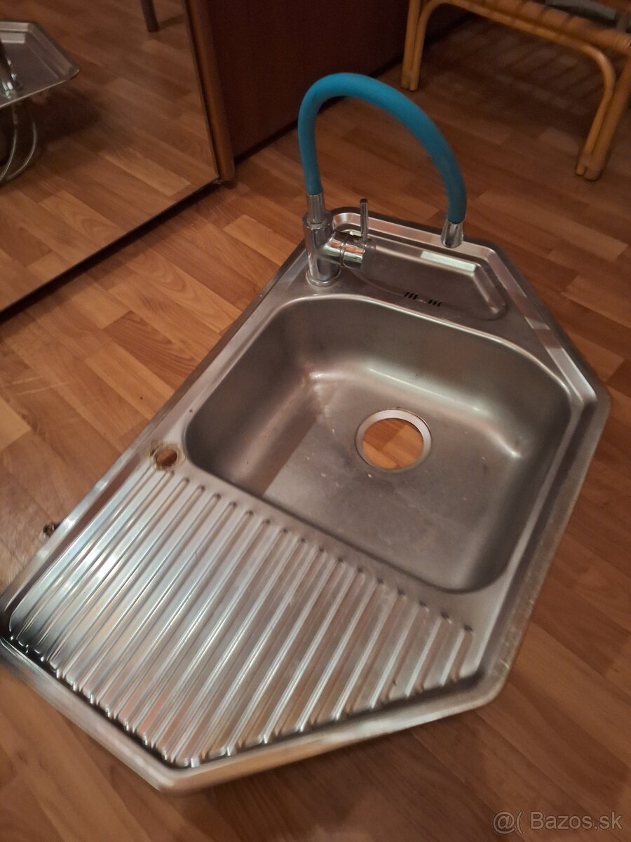 Predám rohový dres. - 3