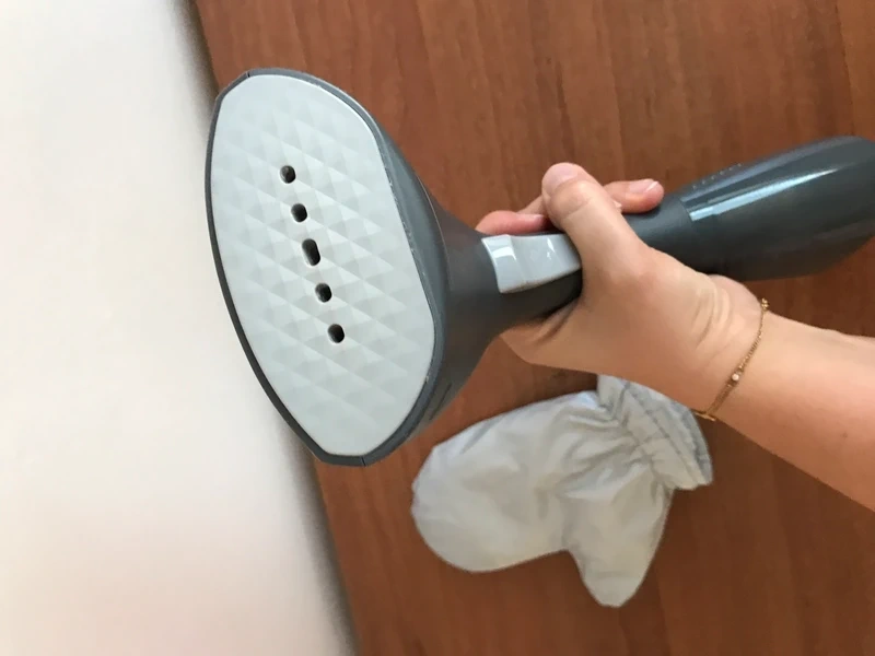 Elektrolux Refine 600 (E6HS1‑2EG) – ručný naparovač odevov - 3