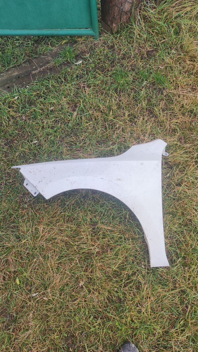 Predný blatník škoda Rapid - 3