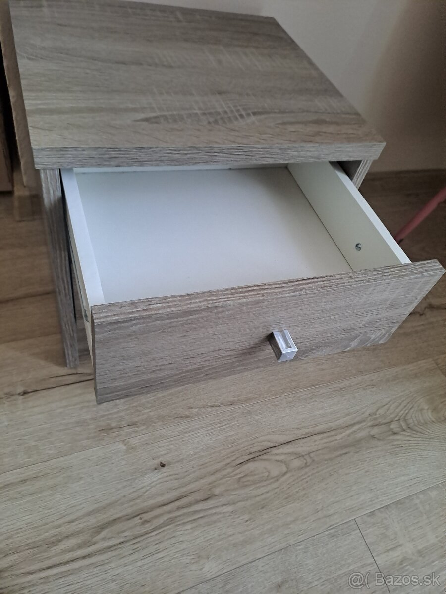 Nočný stolík - 3
