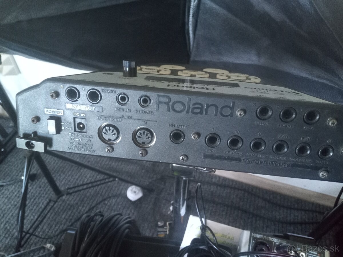 Roland - 3