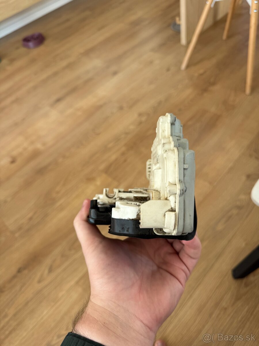 Predám zámok s doťahom na Audi A6 / S6 / RS6 C7 a C7.5 - 3