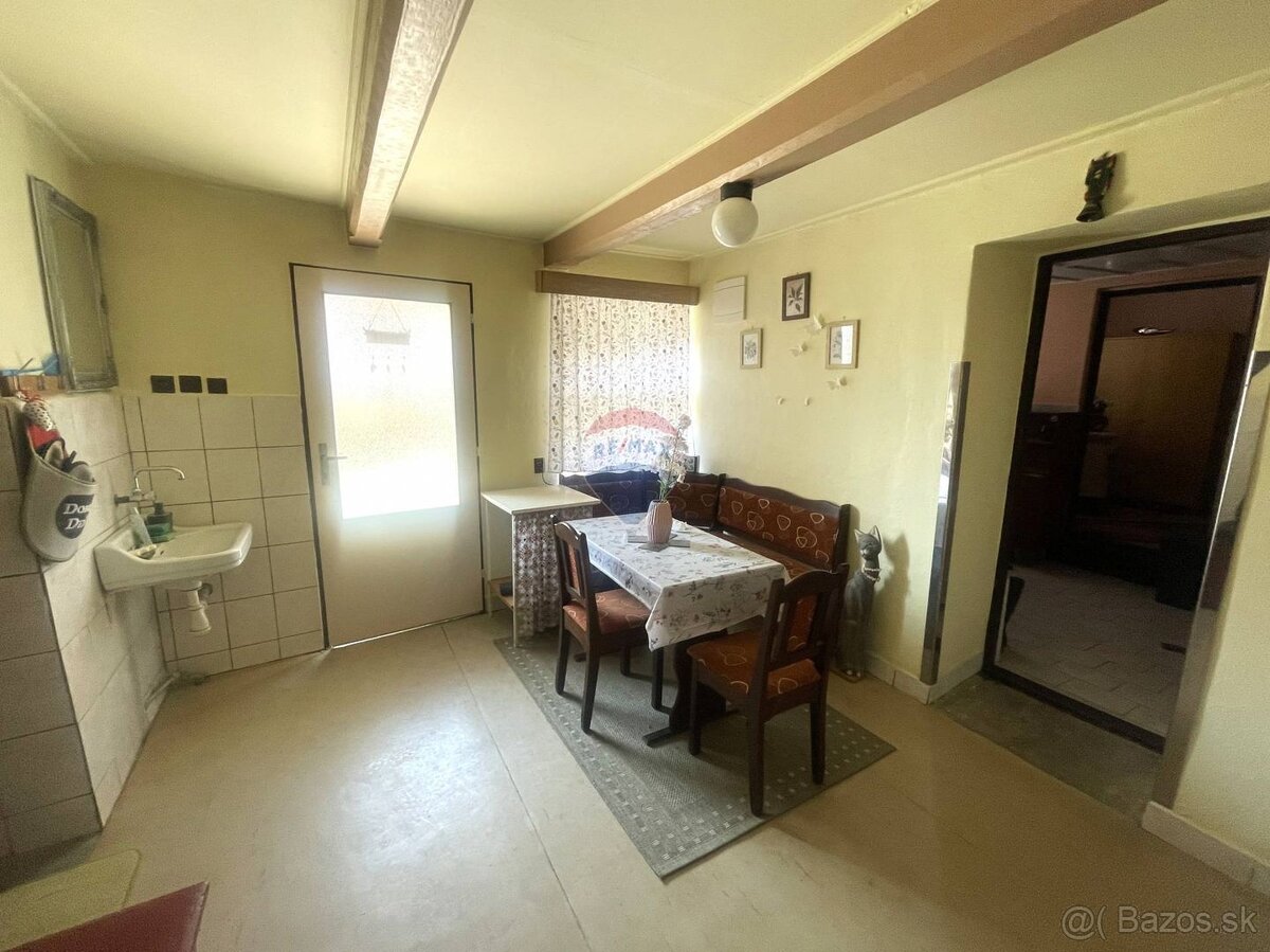 REZERVOVANÉ Starší dom na rekonštrukciu v malebnej obci Puka - 3