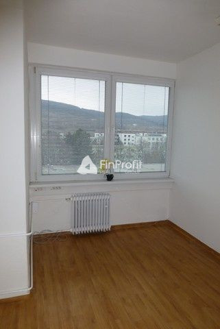 Kancelária s parkovacím miestom zdarma na prenájom - 15,6 m2 - 3