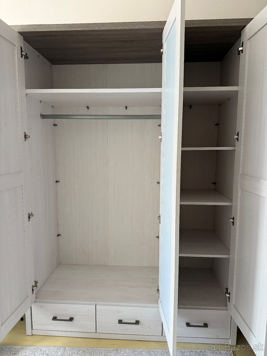 Šatníková skriňa - 3