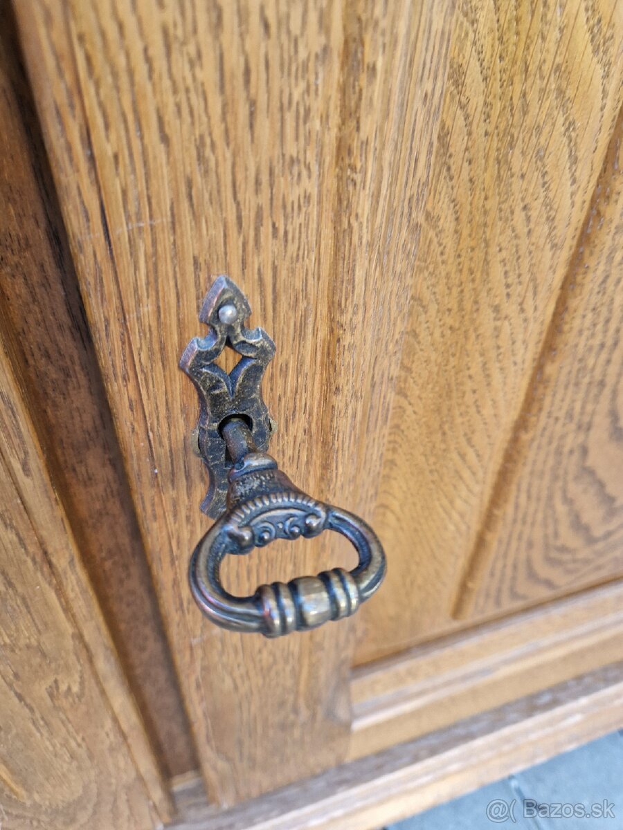 Komoda - 3