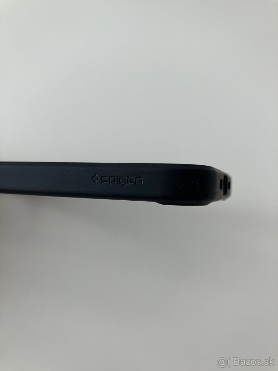 Spigen obal na iPhone 13 - 3