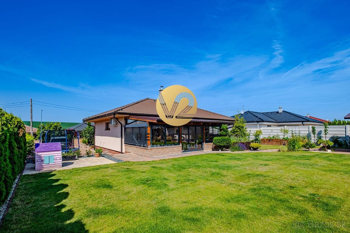 REZERVOVANÉ NA PREDAJ – Rodinný dom s krásnym pozemkom, bazé - 3