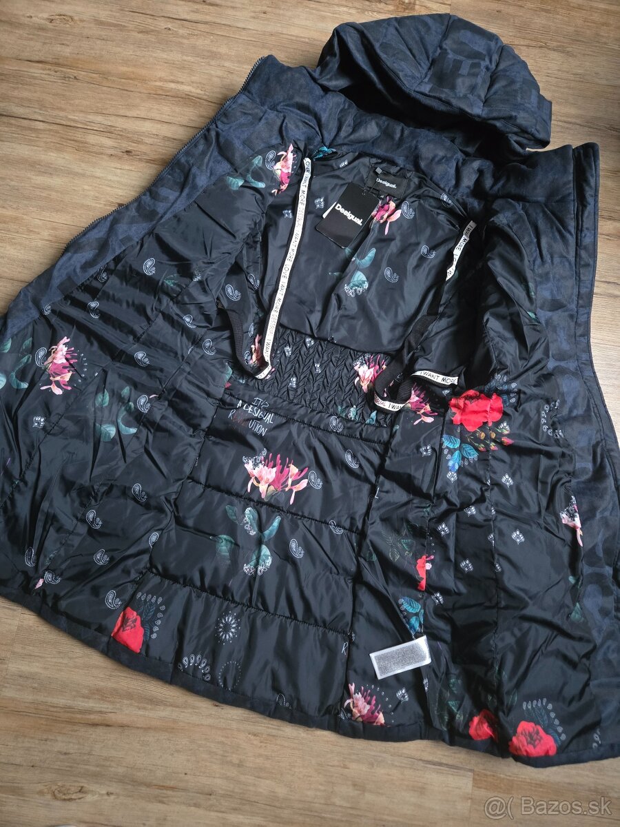 Dámska zimná bunda Desigual – model Padded Letras, veľkosť 3 - 3