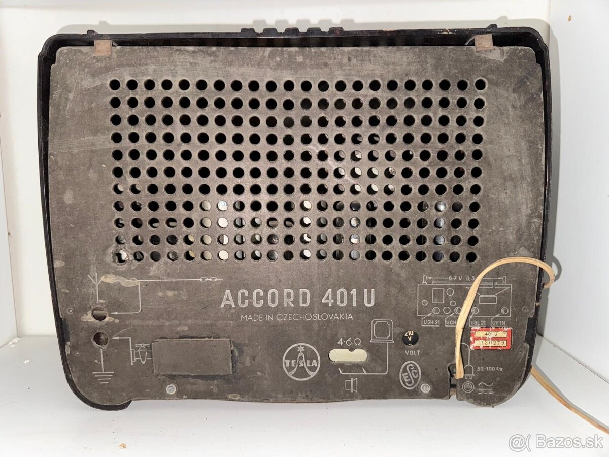 Starožitné bakelitové rádio značky Tesla Accord 401U - 3