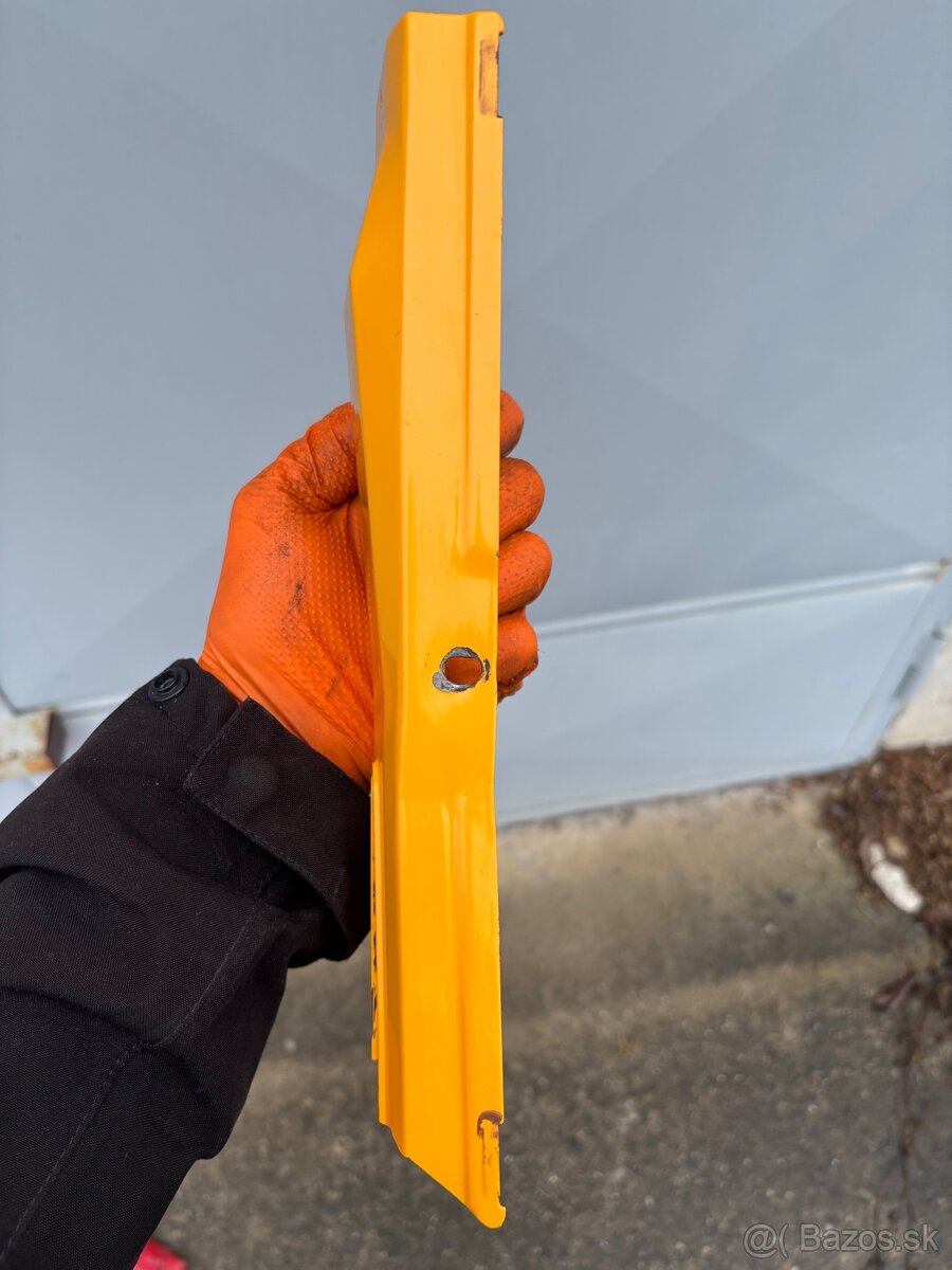 Babetta 207 prsíčka/kryt pod nádrž - 3