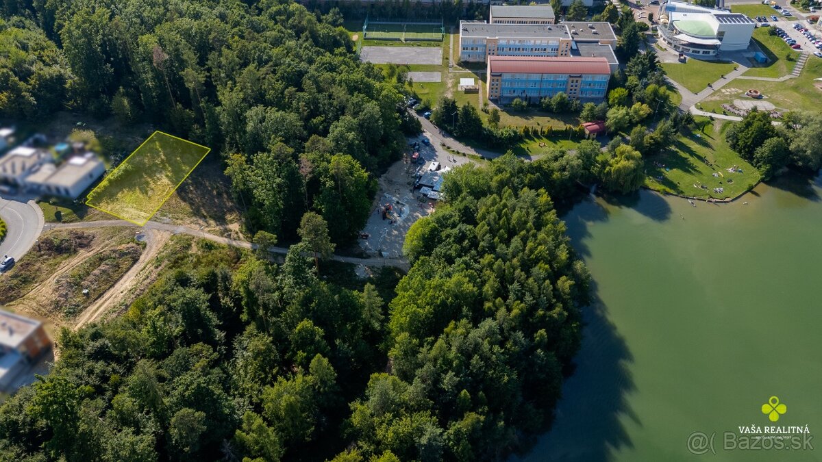 KRÁSNY POZEMOK SO STAVEBNÝM POVOLENÍM, 701 m2 - OBORA 1 - 3