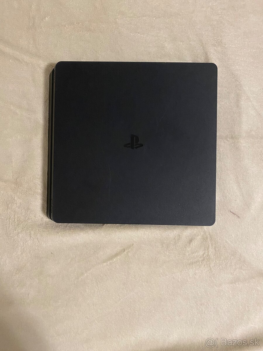 Playstation 4 slim - 3