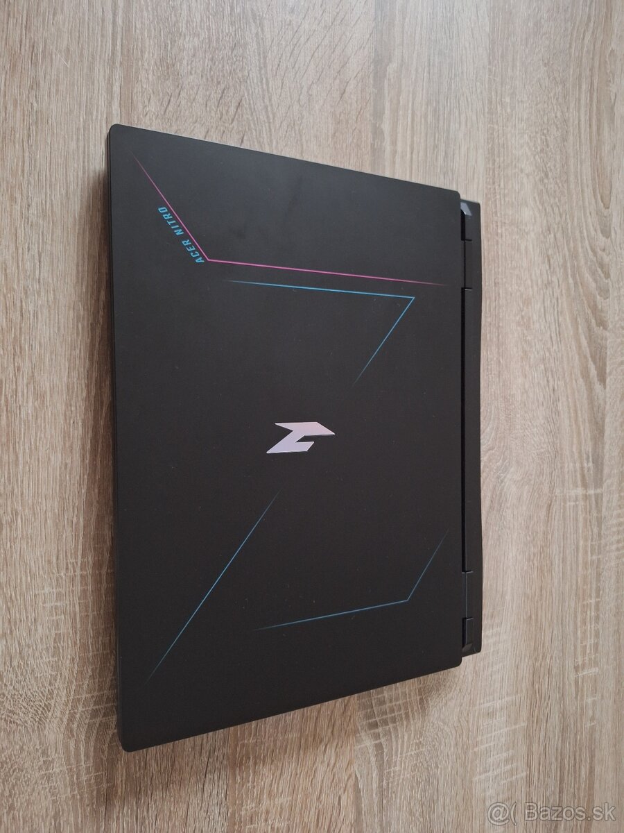 Herný notebook s RTX 4070 - AMD Ryzen 7 7840HS +165Hz - 3