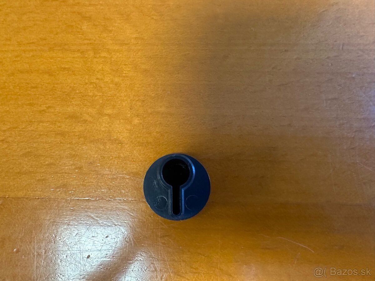 Predám záslepky PVC 100 ks čierne - 3