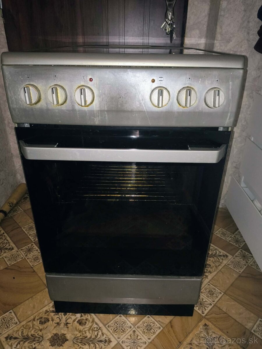 Predám elektrický sporák amica - 3